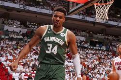 爱游戏在线-火箭惨败雄鹿，困境难解