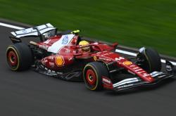 爱游戏APP-迈凯伦险胜哈斯车队，汉密尔顿惊艳四座