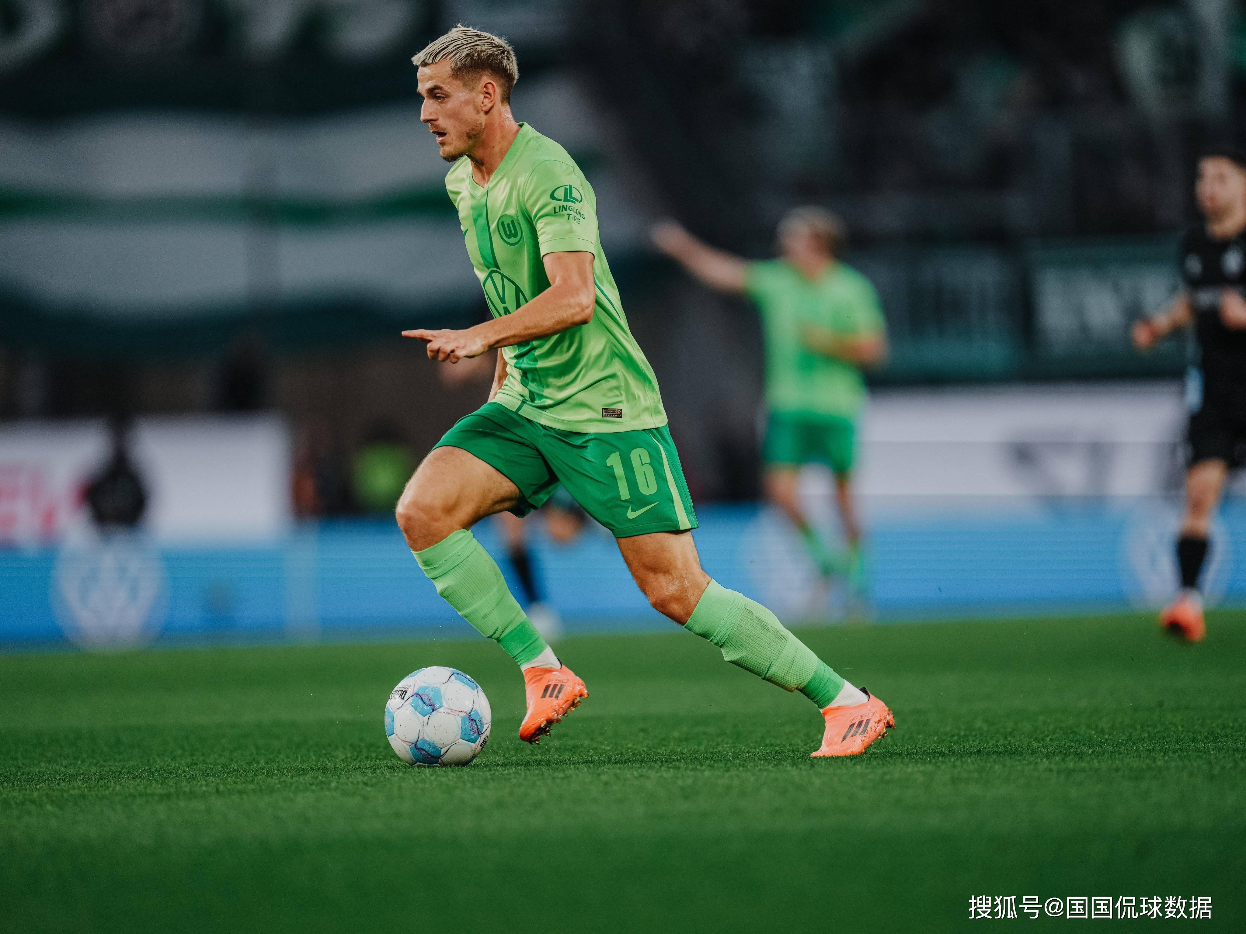 包含沃尔夫斯堡战术敲定，防守稳固务求胜利的词条