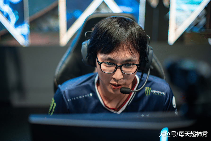 SHR横扫EDG，CoreJJ团战一打五半决赛3:1（上海）