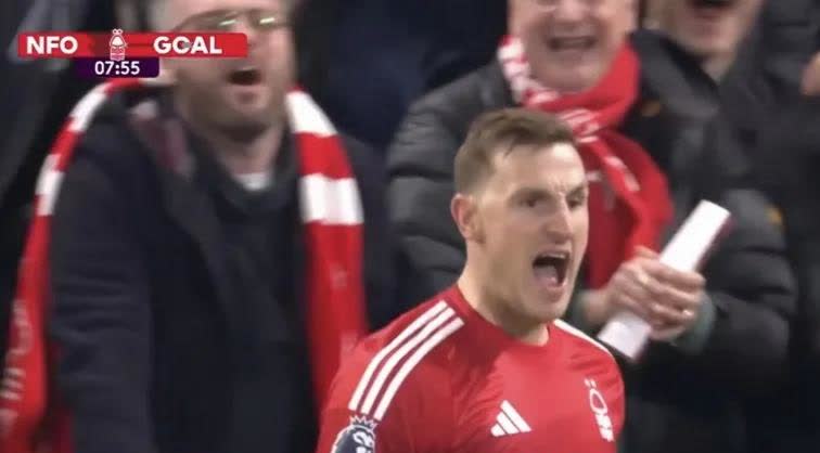 关于利物浦客场击败曼联，英超榜首位置牢不可破！的信息