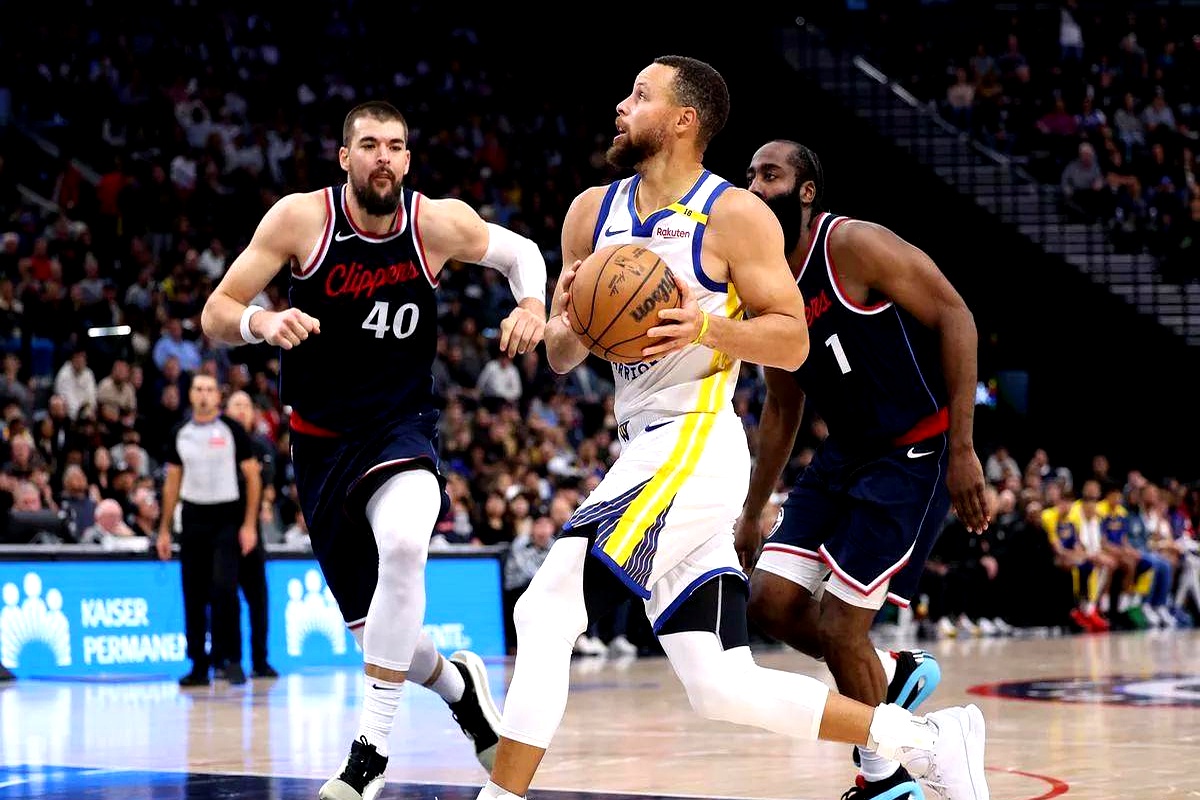 包含乔治33分！快船击败湖人，斩获三连胜的词条