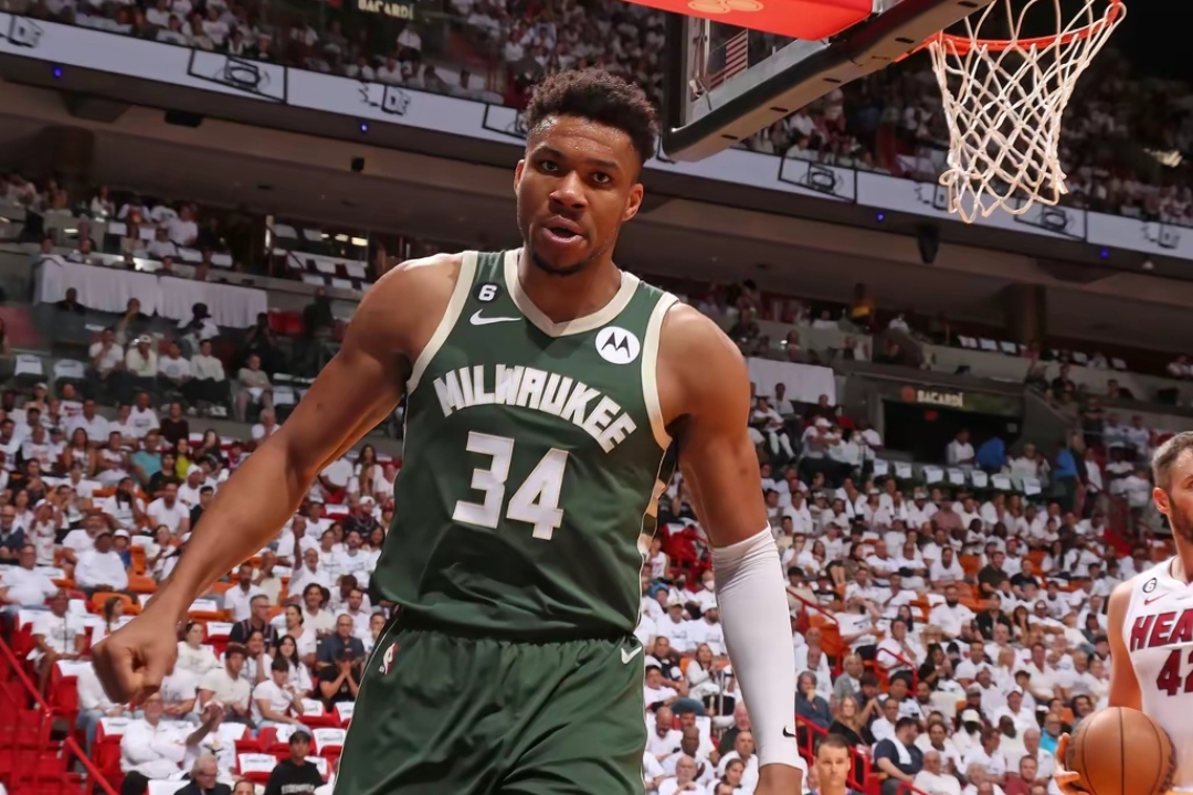 火箭惨败雄鹿，困境难解