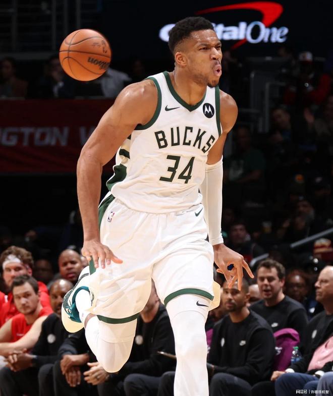 雄鹿险胜开拓者，字母哥独得38分的简单介绍