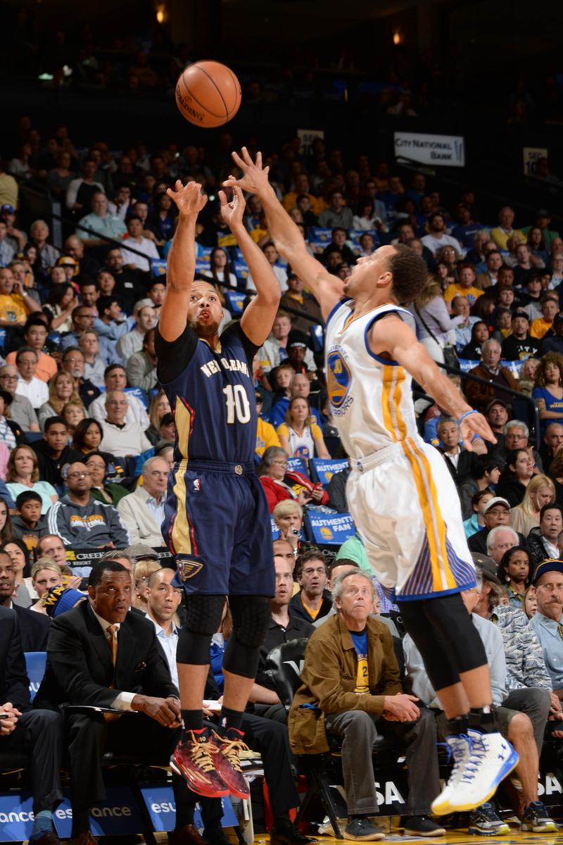 鹈鹕战胜黄蜂,取得两连胜 鹈鹕战胜黄蜂,取得两连胜