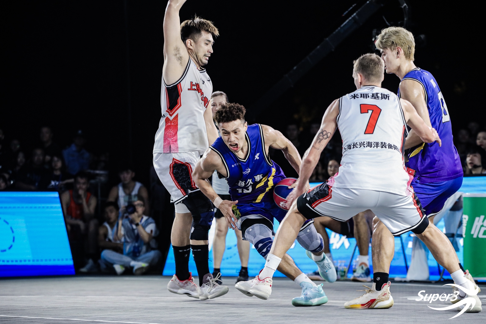 篮球迎来宿敌之战，恩怨再续的简单介绍