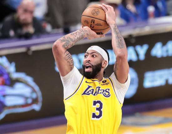 上海队横扫灰熊，浓眉哥高光表现