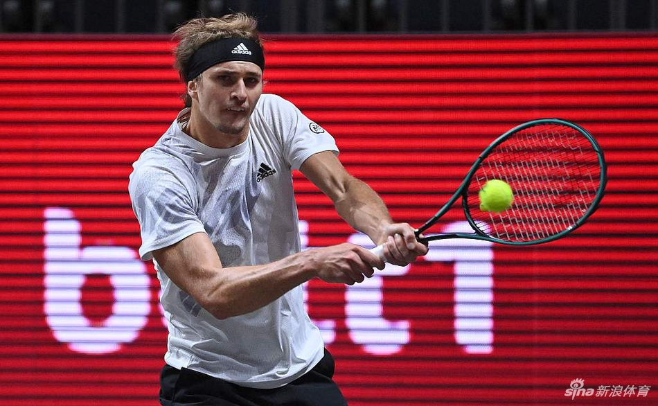 戴维斯杯力克年终总决赛，兹维列夫惊艳四座